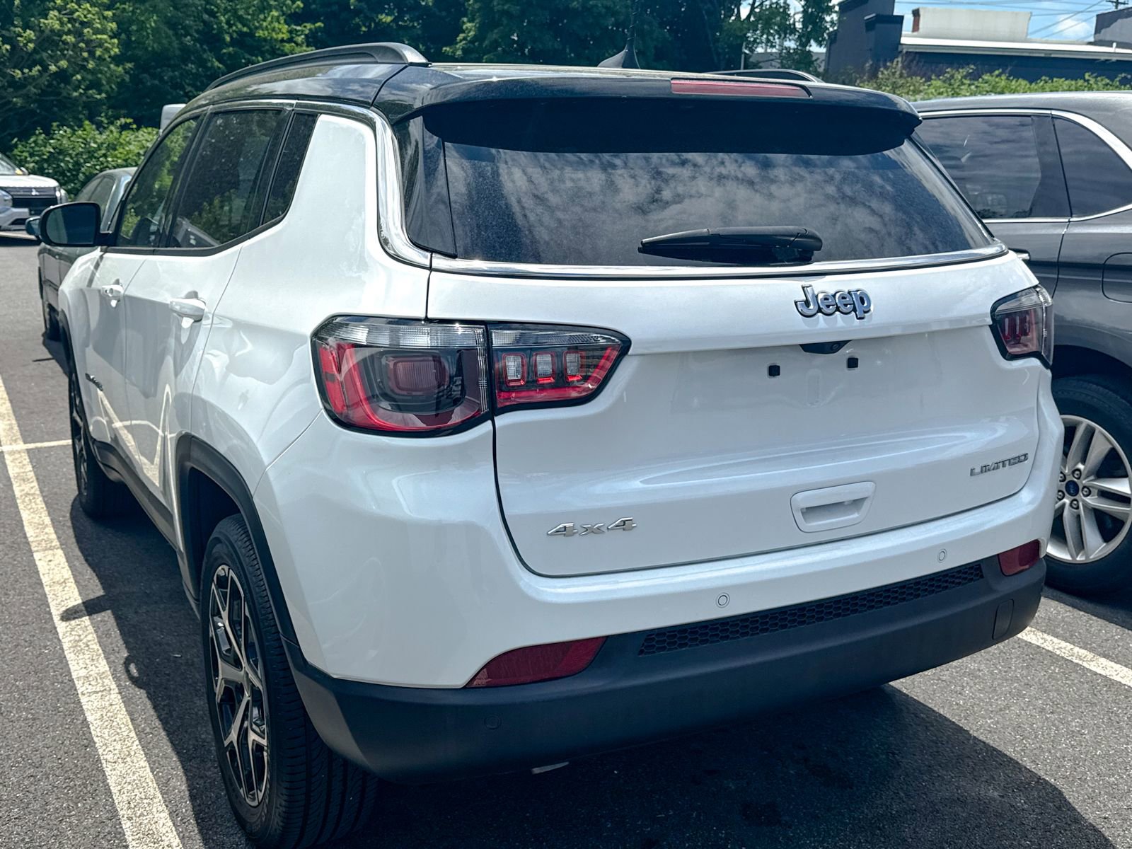Used 2025 Jeep Compass Limited AWD/4WD image 3