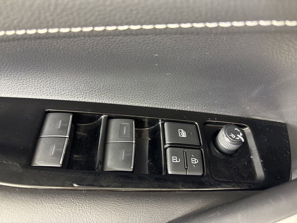 Used 2022 Toyota Corolla XSE FWD image 17