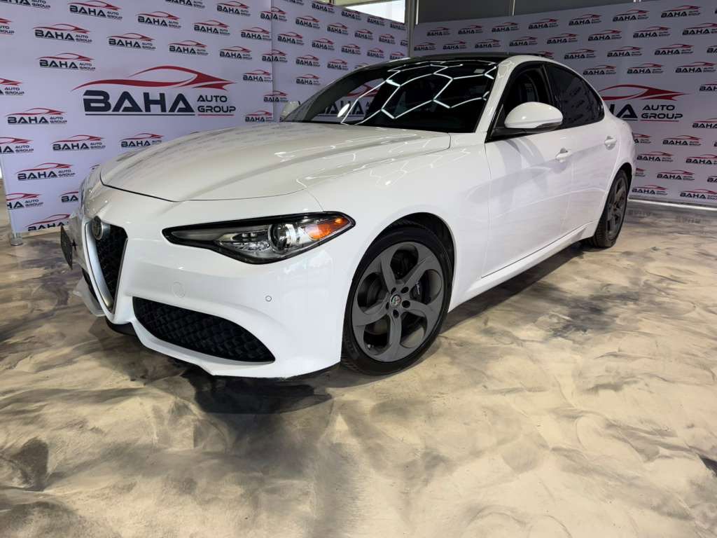 Used 2017 Alfa Romeo Giulia RWD image 2