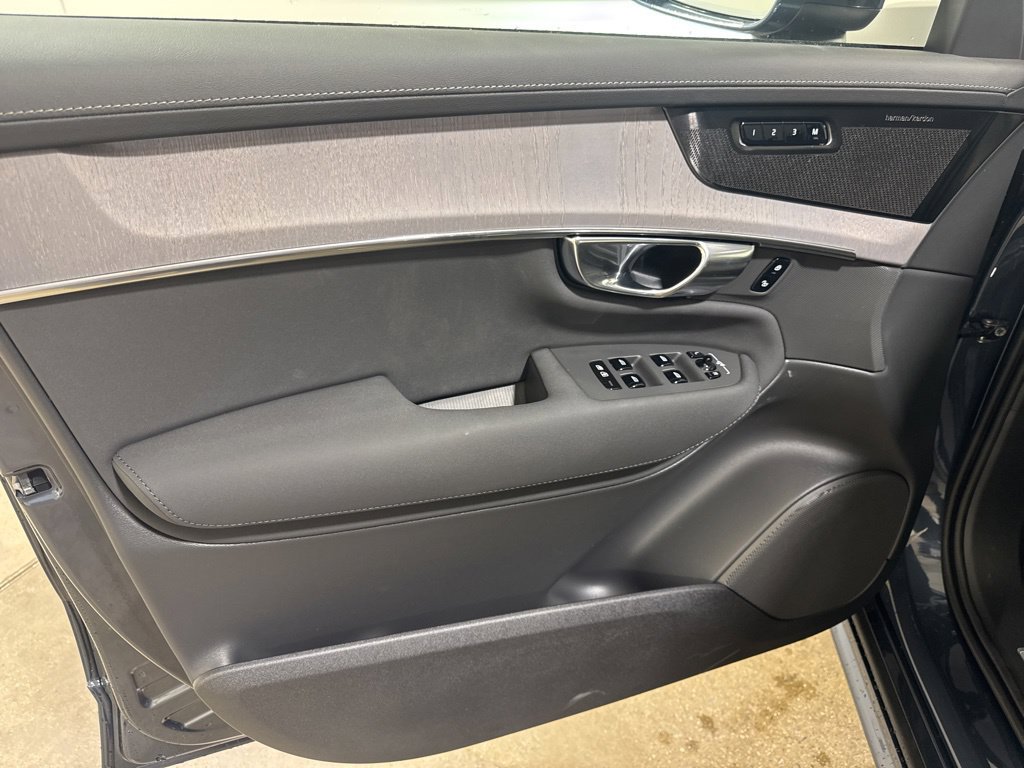 New 2026 Volvo XC90 T8 Ultra w/ Lounge Package AWD/4WD image 17