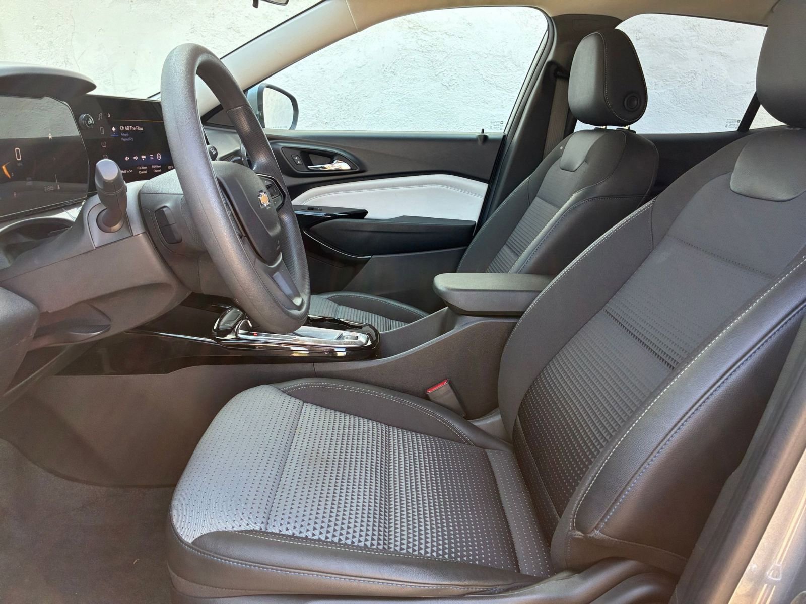 Used 2025 Chevrolet Trax LT image 25