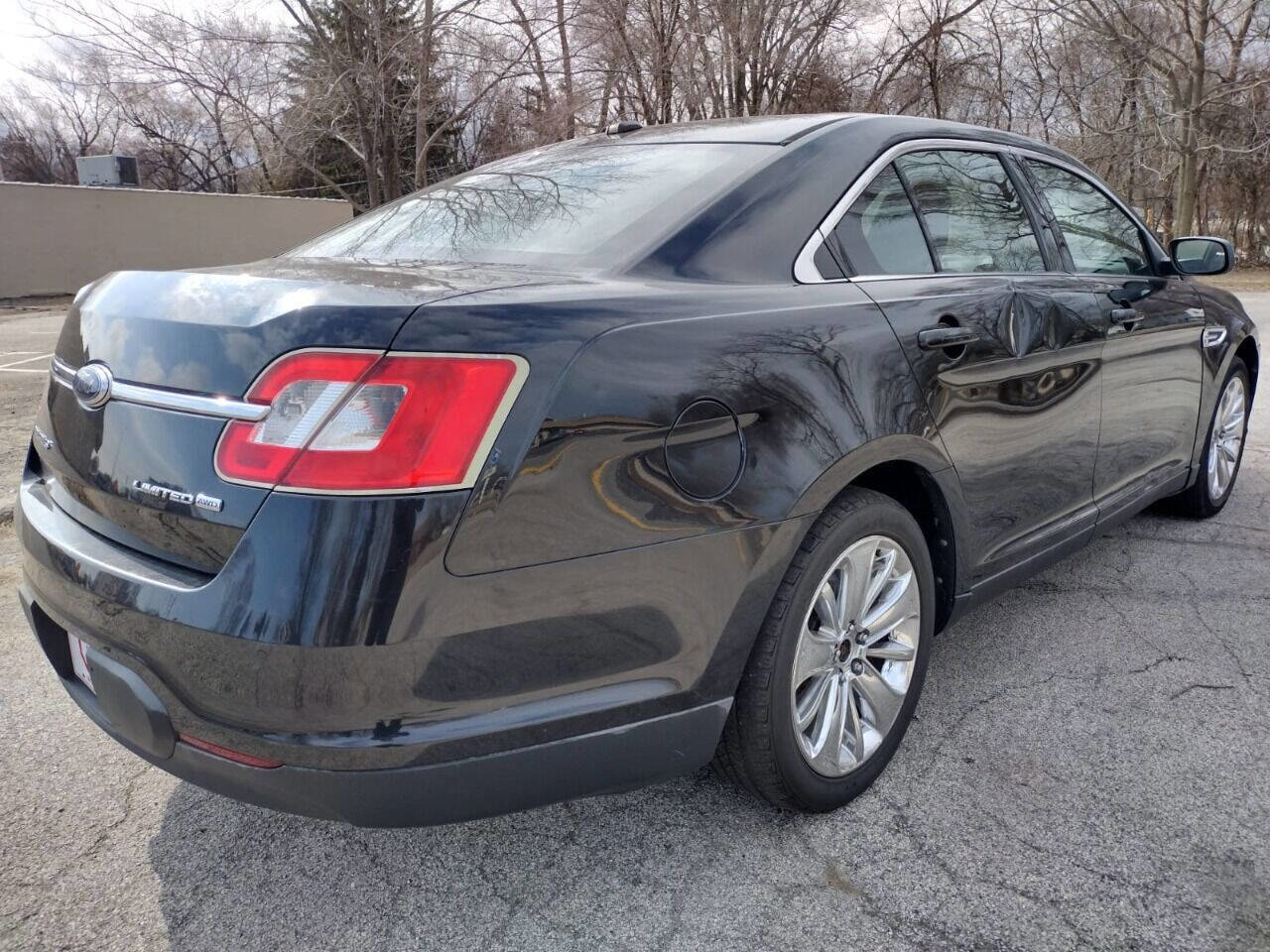 Used 2010 Ford Taurus Limited image 4