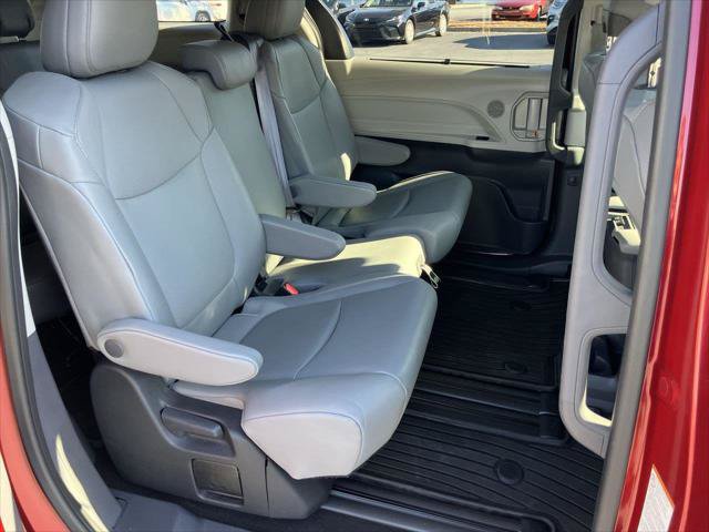 Certified 2023 Toyota Sienna XLE FWD image 33