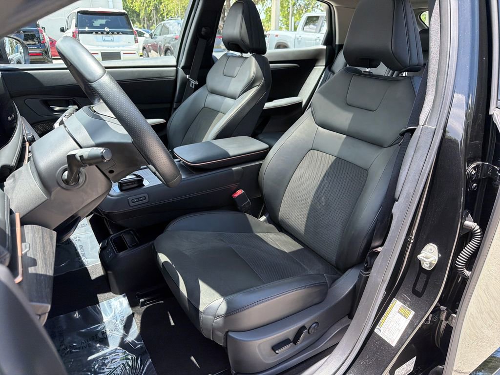 Used 2023 Nissan Ariya FWD image 32