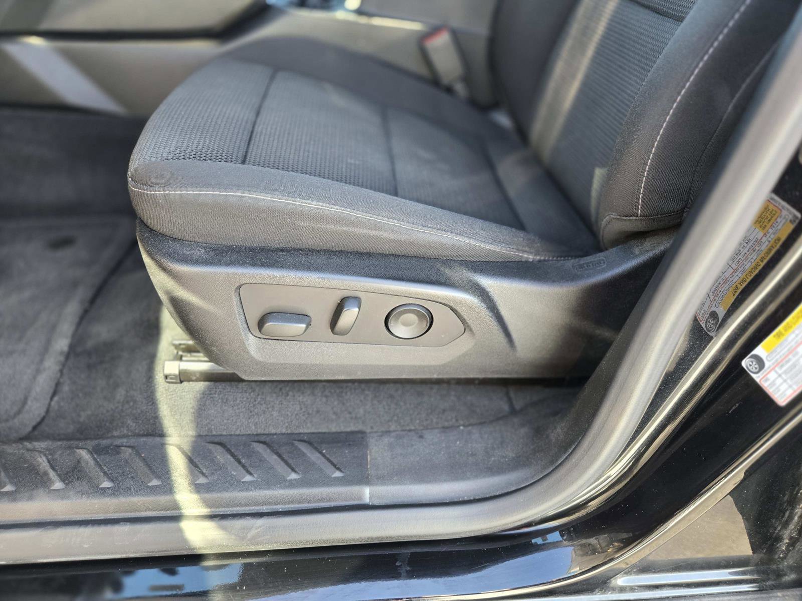 Used 2023 Chevrolet Colorado LT w/ LT Convenience Package II image 36