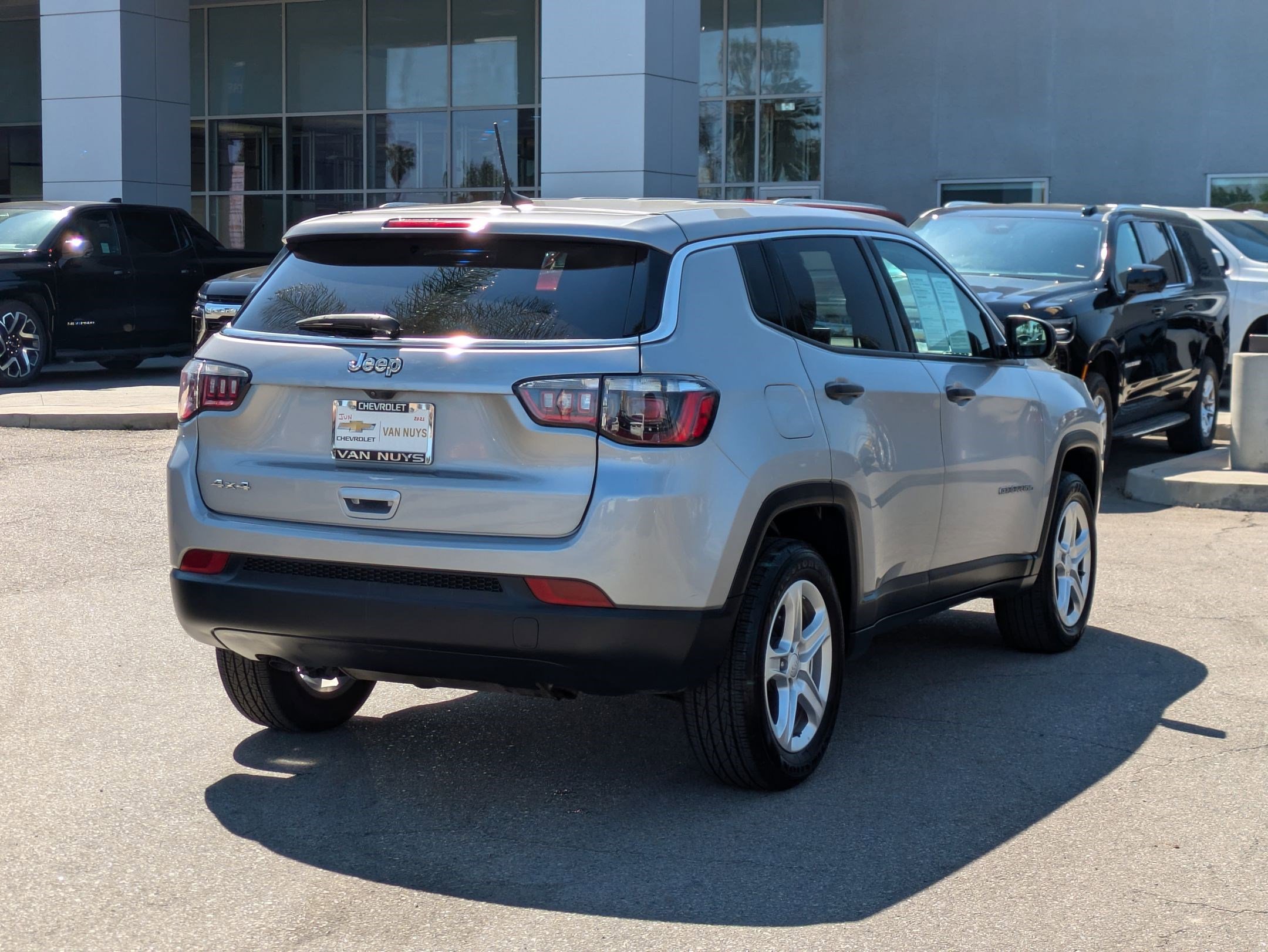 Used 2023 Jeep Compass Sport image 5