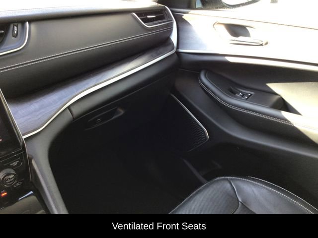 Used 2023 Jeep Grand Cherokee L Limited w/ Luxury Tech Group II RWD image 32