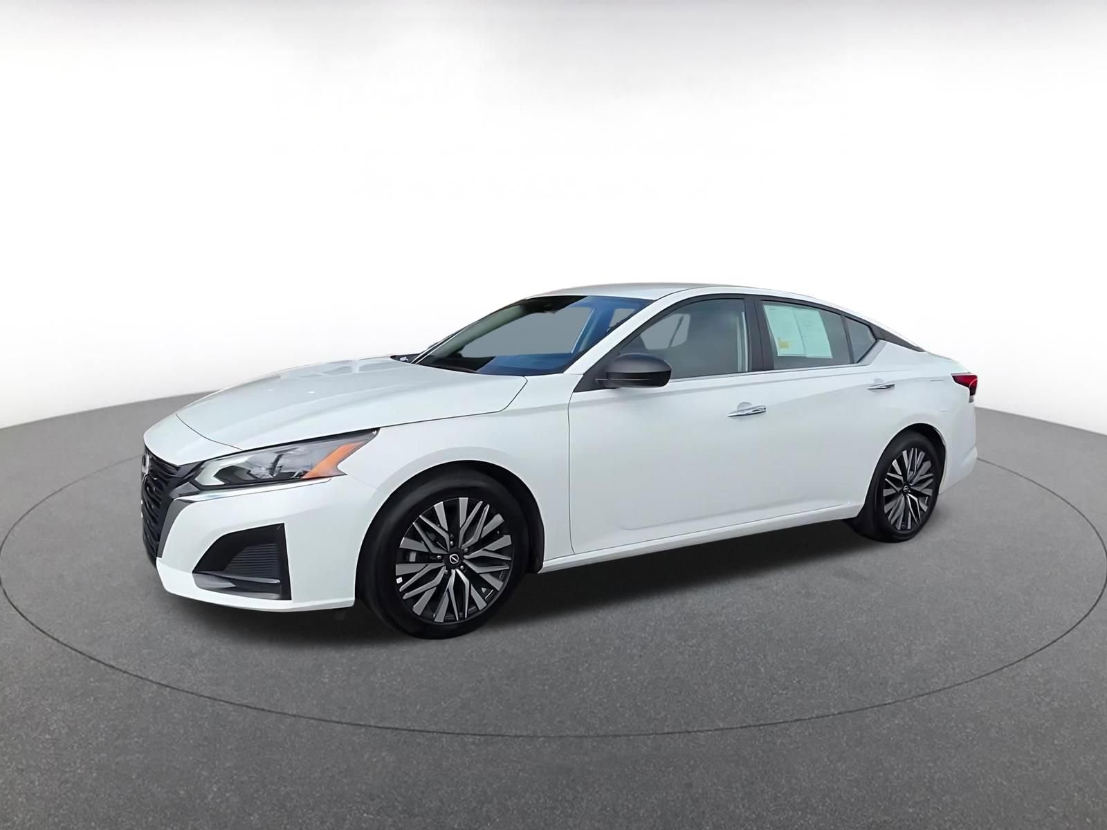 Used 2025 Nissan Altima 2.5 SV FWD image 8
