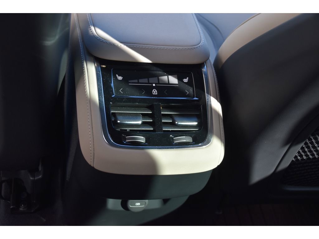 Certified 2026 Volvo XC90 B5 Plus image 17