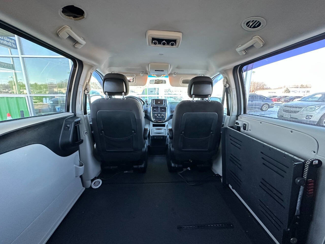 Used 2017 Dodge Grand Caravan SE w/ Power Window Group image 27