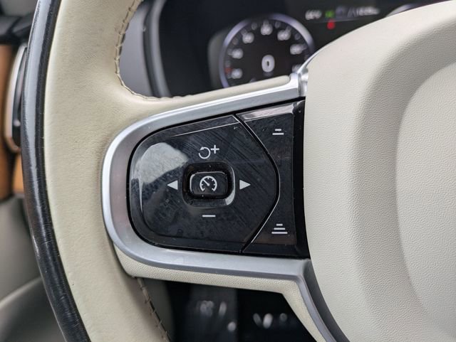 Used 2022 Volvo XC90 T6 Momentum w/ Advanced Package image 13