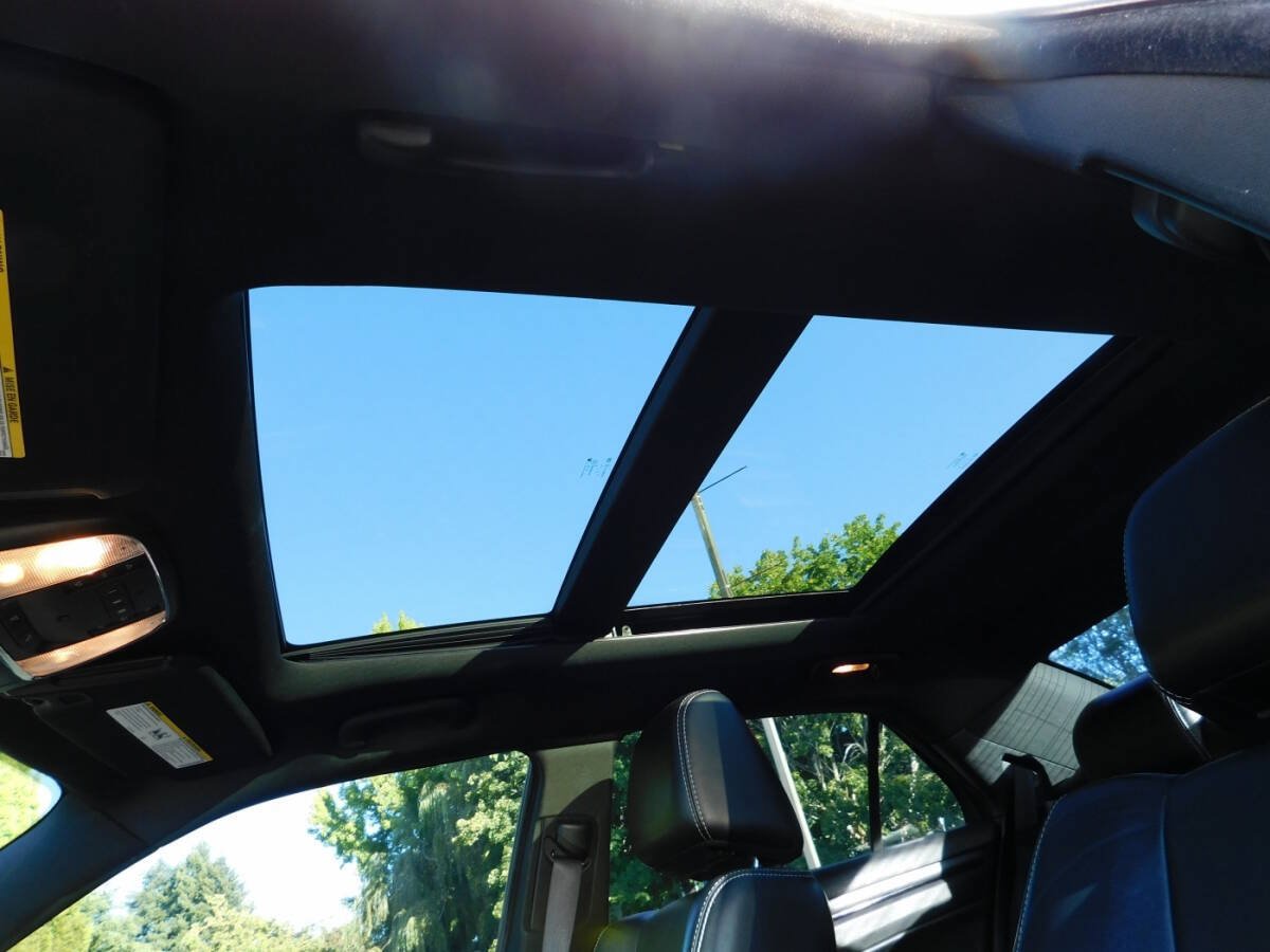 Used 2016 Chrysler 300 S RWD image 18