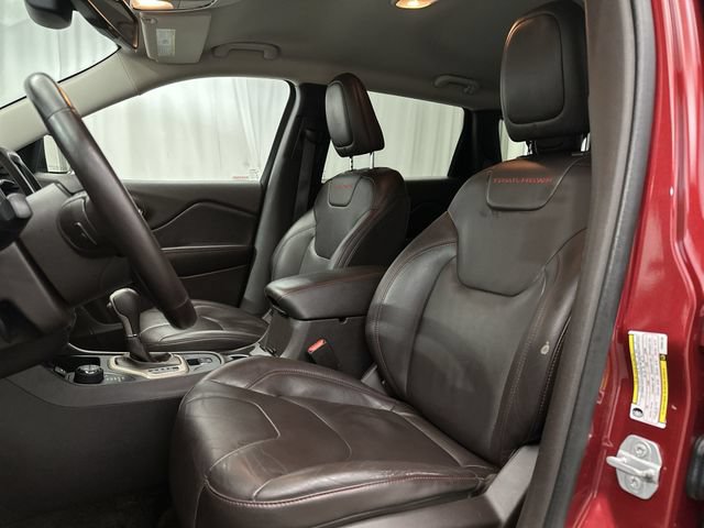 Used 2015 Jeep Cherokee Trailhawk AWD/4WD image 16