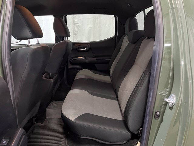 Used 2022 Toyota Tacoma TRD Off-Road AWD/4WD image 12