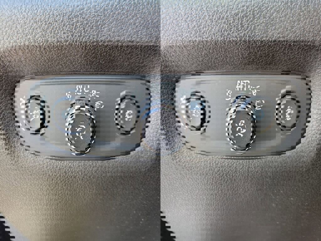 Used 2020 Chevrolet Traverse Premier w/ Redline Edition FWD image 23