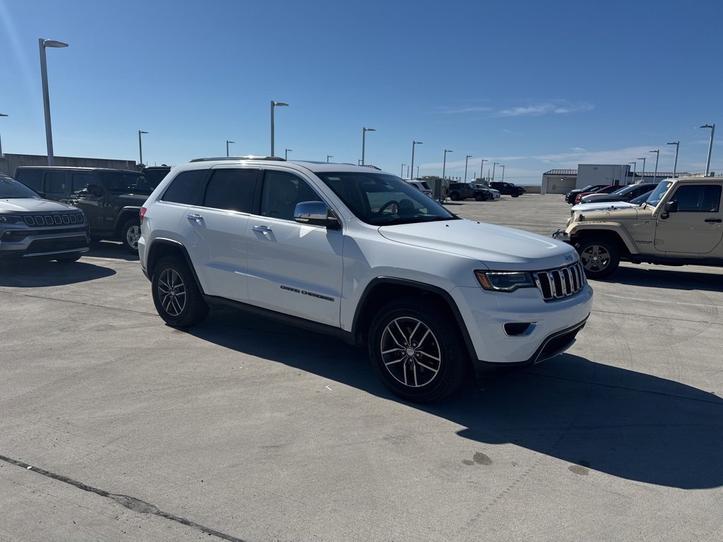 Used 2018 Jeep Grand Cherokee Limited w/ Luxury Group II image 2