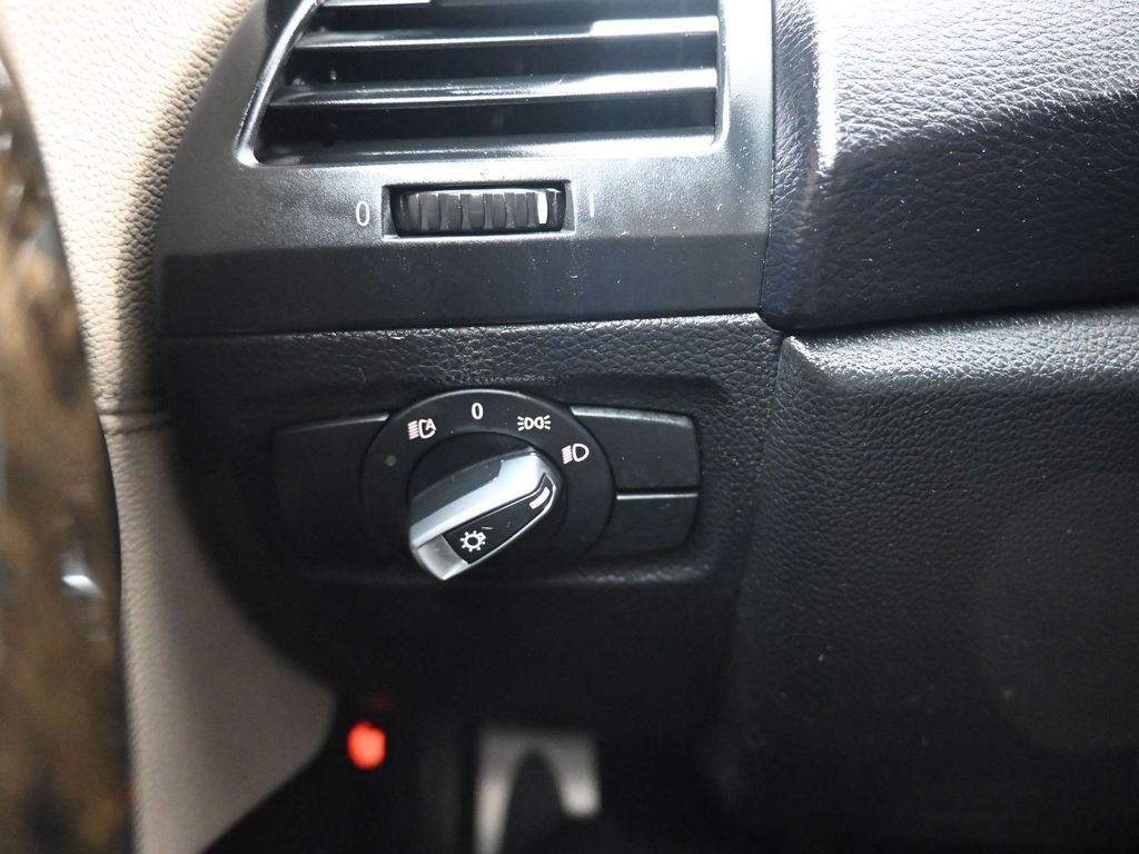 Used 2012 BMW 135i Convertible image 21