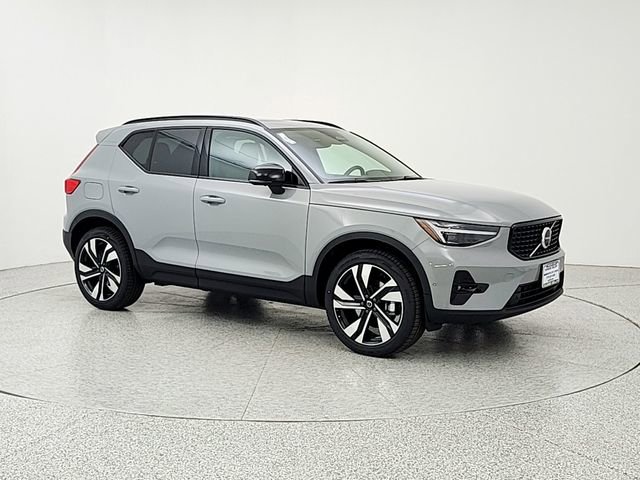 New 2026 Volvo XC40 B5 Plus w/ Climate Package AWD/4WD image 3