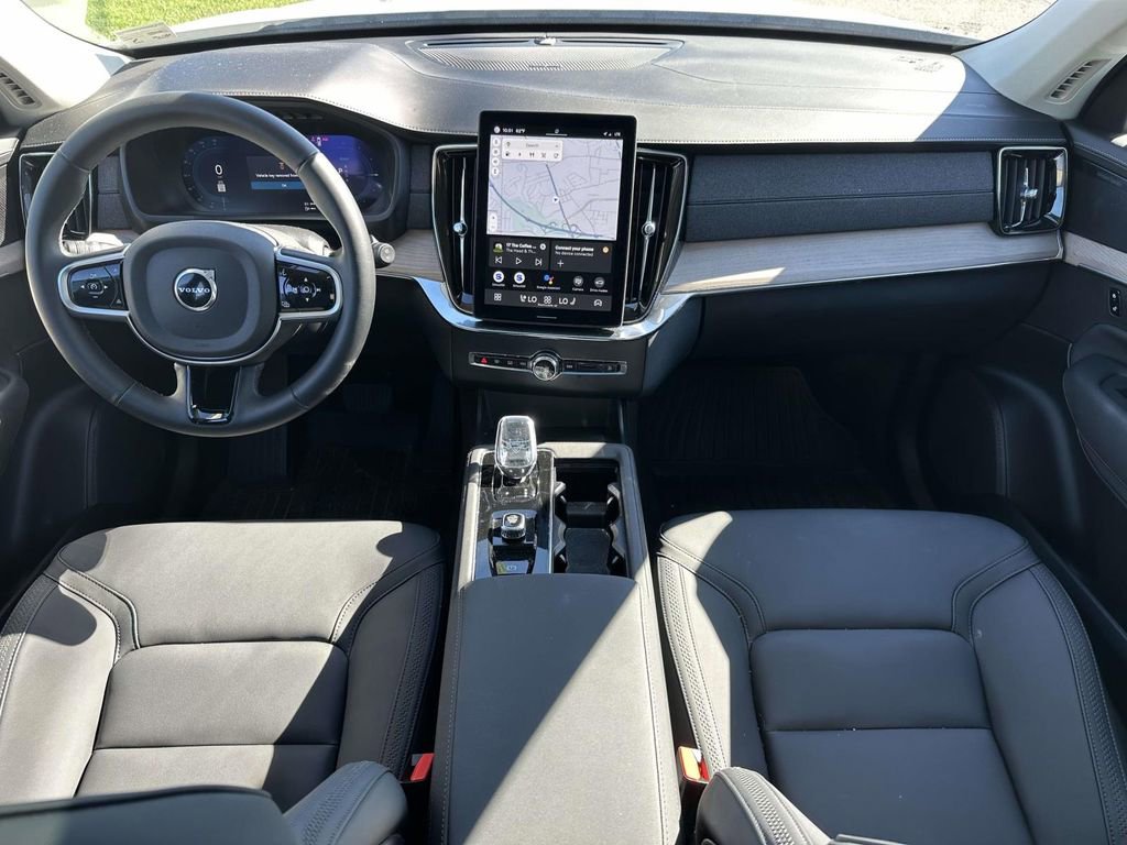 Certified 2025 Volvo XC90 T8 Plus w/ Protection Package Premier AWD/4WD image 2