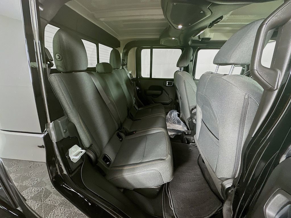 Certified 2024 Jeep Gladiator Sport image 38