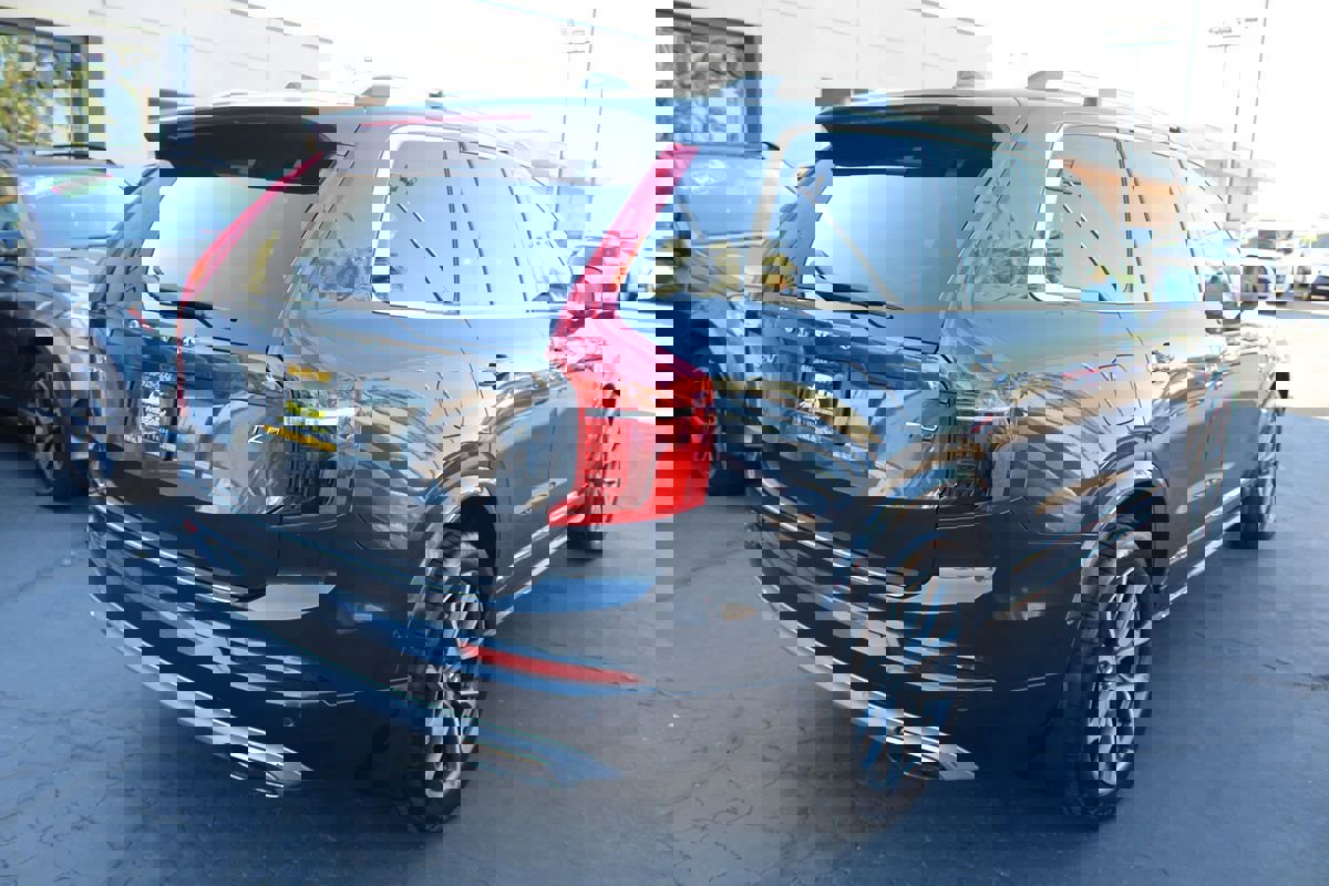 Used 2017 Volvo XC90 T6 Momentum w/ Vision Package image 7