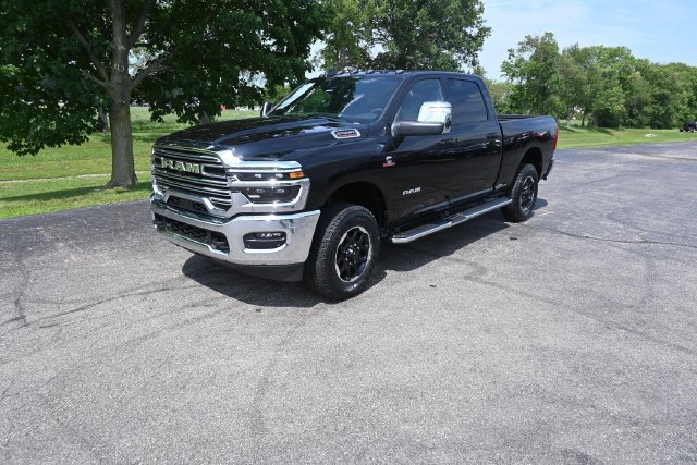 Used 2025 RAM 2500 Laramie AWD/4WD image 13