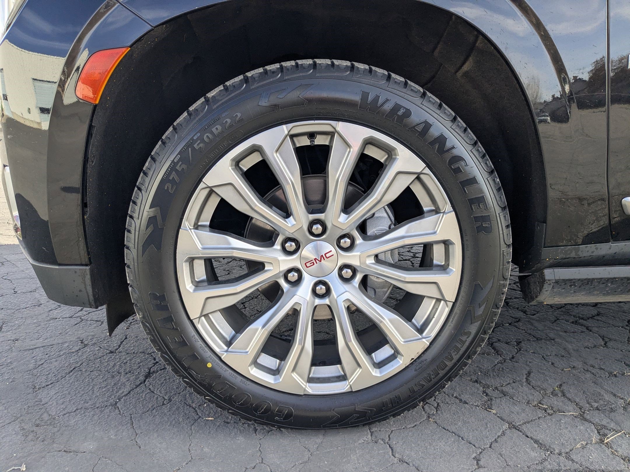 Used 2023 GMC Yukon Denali image 40