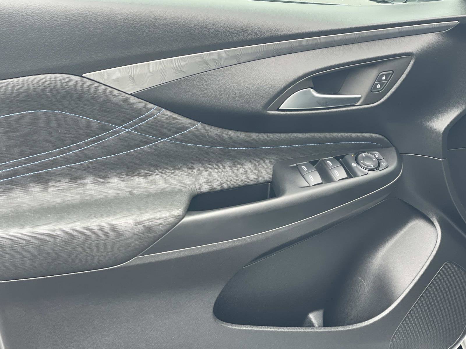 Used 2025 Buick Envista Sport Touring image 20