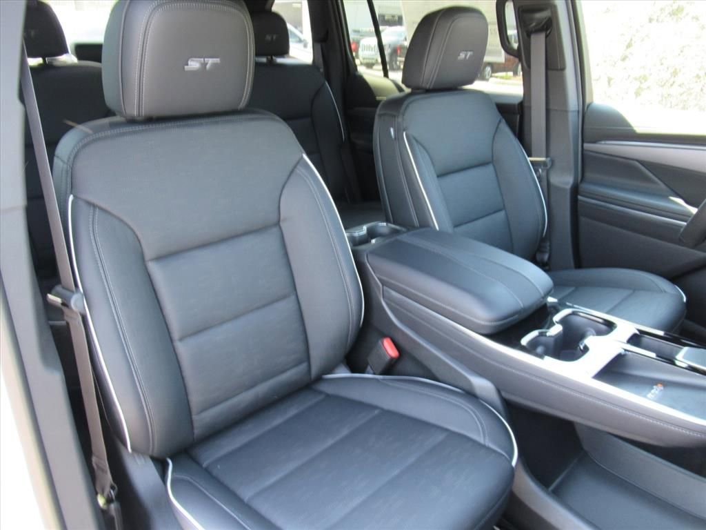 New 2026 Buick Enclave Sport Touring w/ Power Package image 9