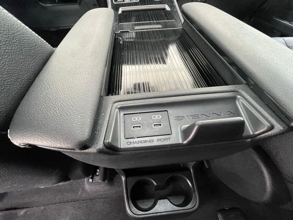 Used 2025 Toyota Sienna XSE image 14