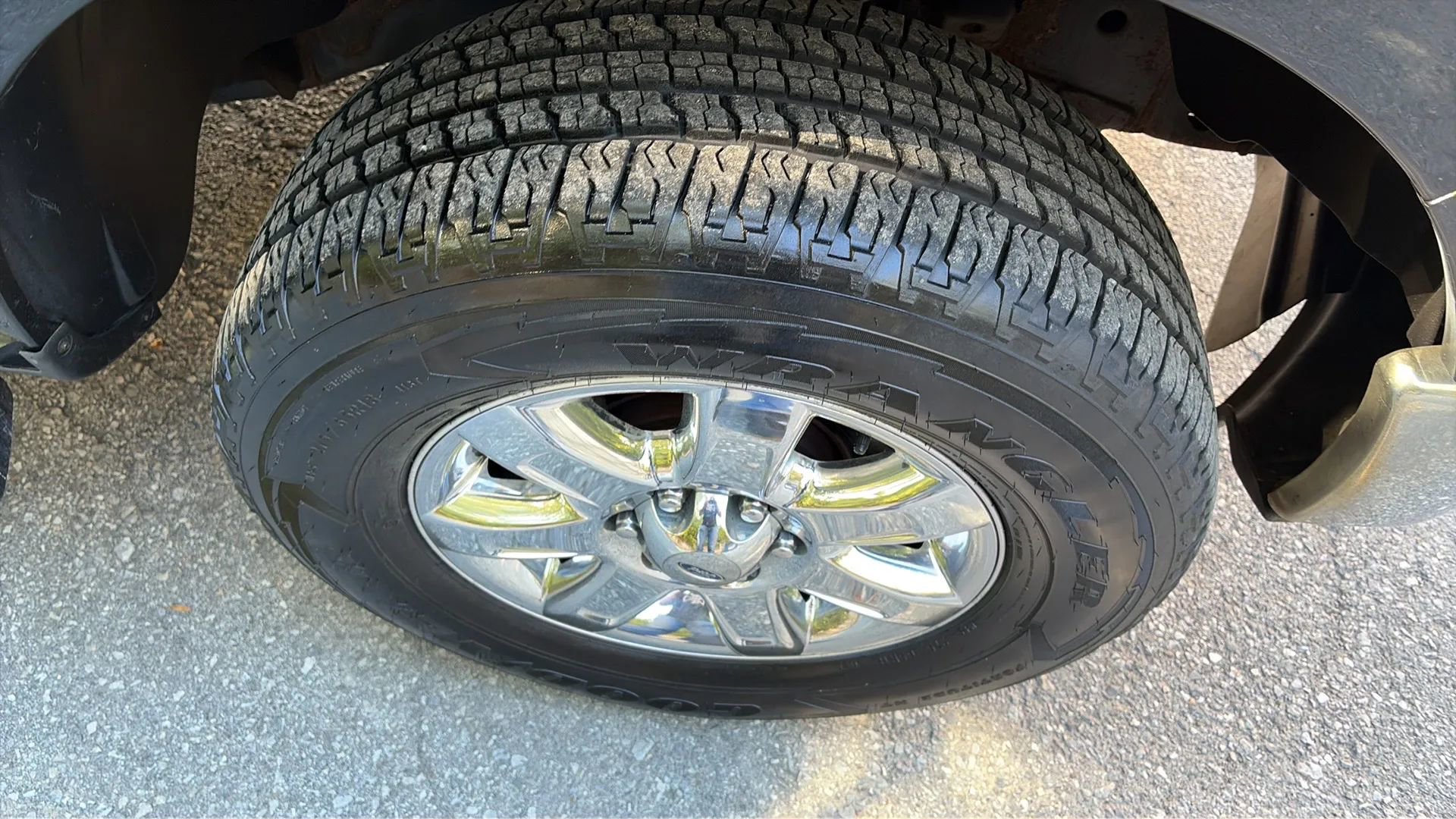 Used 2013 Ford F150 XLT w/ Luxury Equipment Group image 28