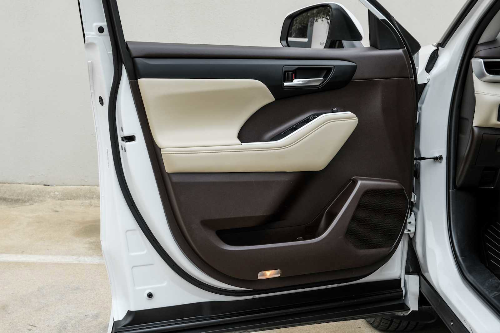 Used 2021 Toyota Highlander XLE image 43