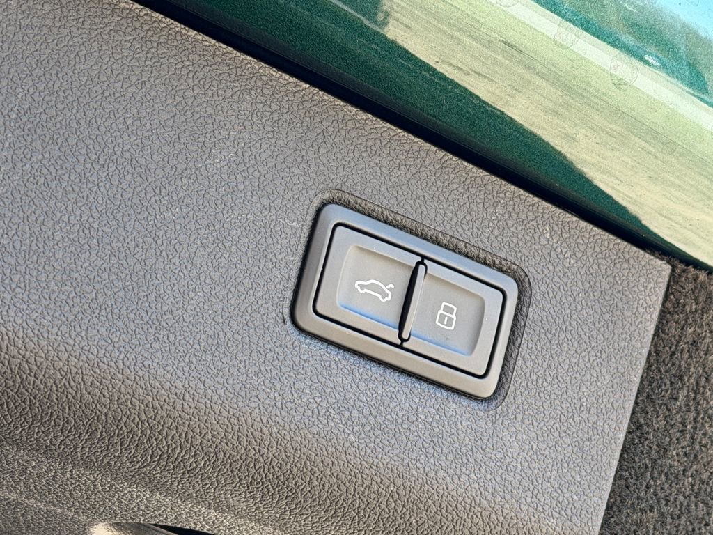 Certified 2023 Bentley Bentayga Extended Wheelbase image 43