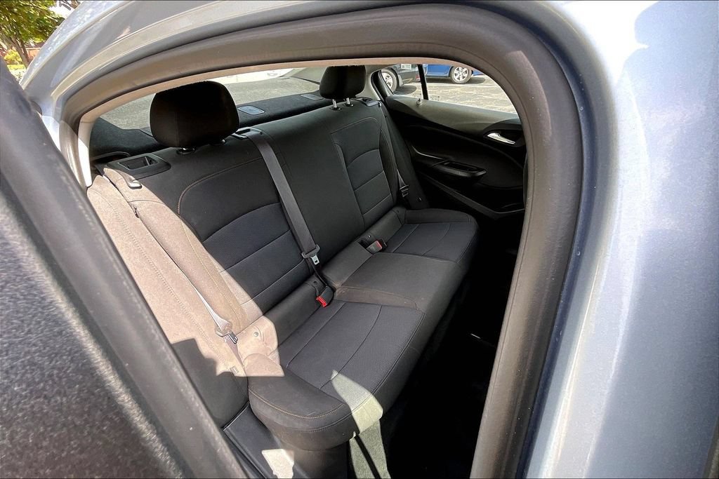 Used 2017 Chevrolet Cruze LS FWD image 30