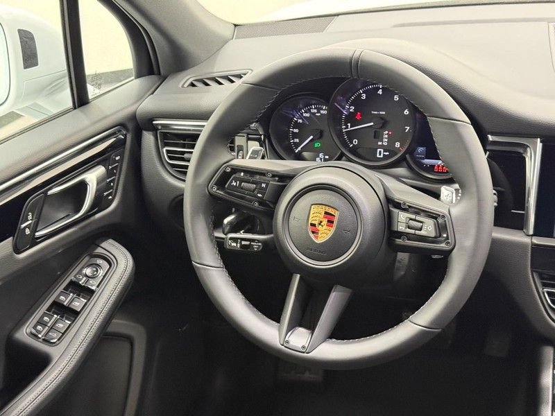 Used 2026 Porsche Macan AWD/4WD image 16