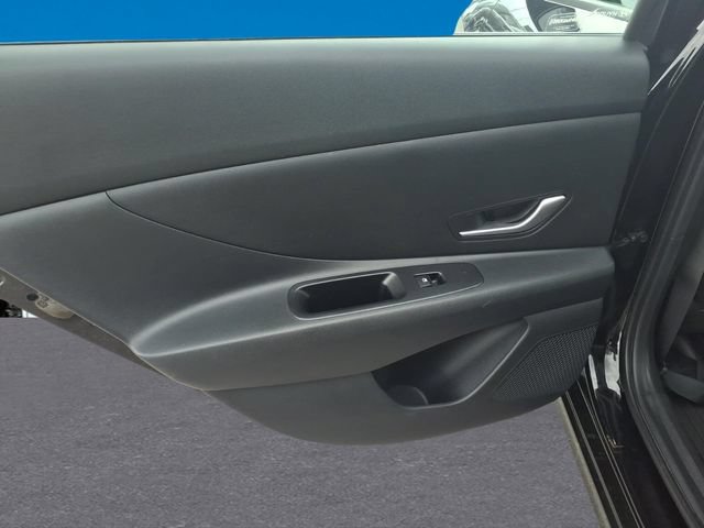 Used 2024 Hyundai Elantra SE FWD image 12