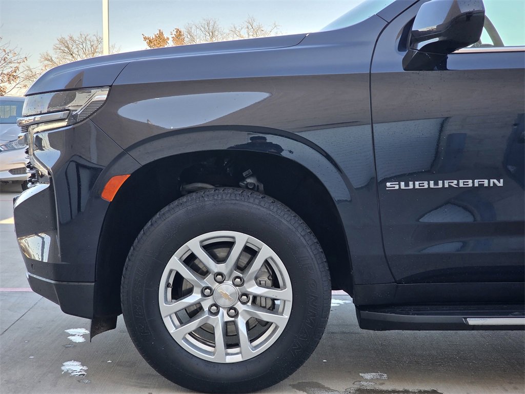 Used 2024 Chevrolet Suburban LT image 5