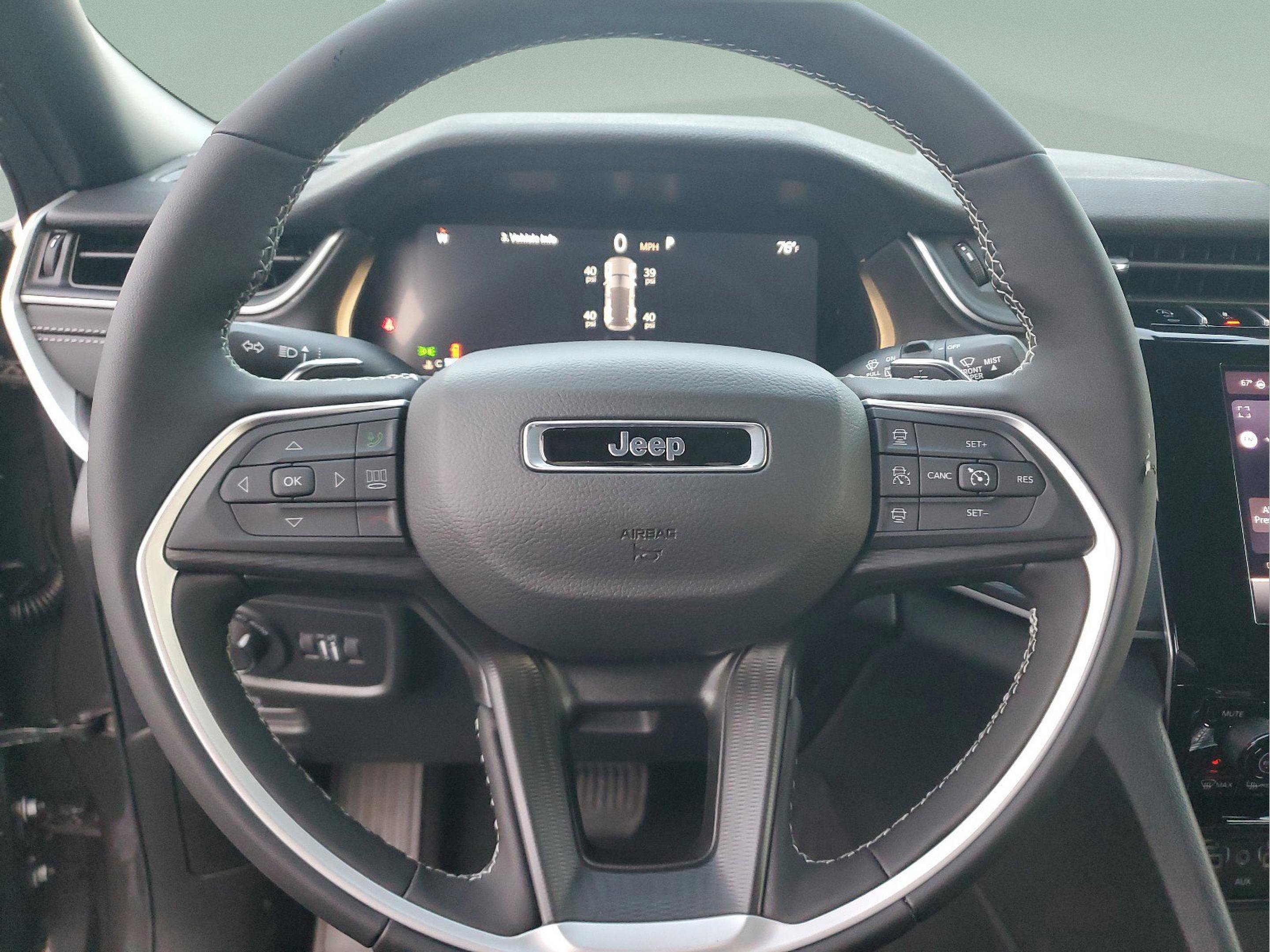 New 2025 Jeep Grand Cherokee Laredo w/ Luxury Tech Group I image 16