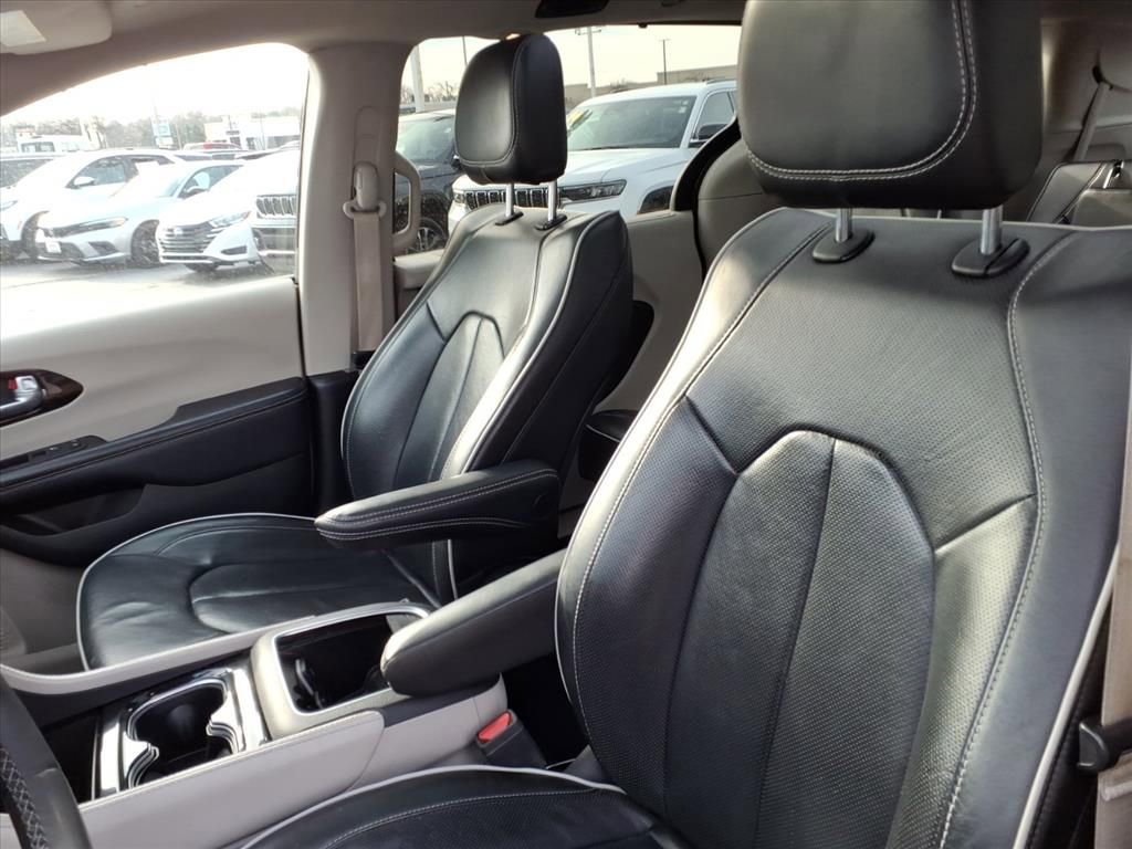 Certified 2023 Chrysler Pacifica Limited image 10