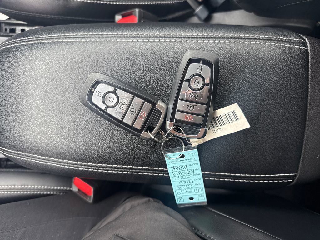 Used 2023 Ford Escape SE image 39