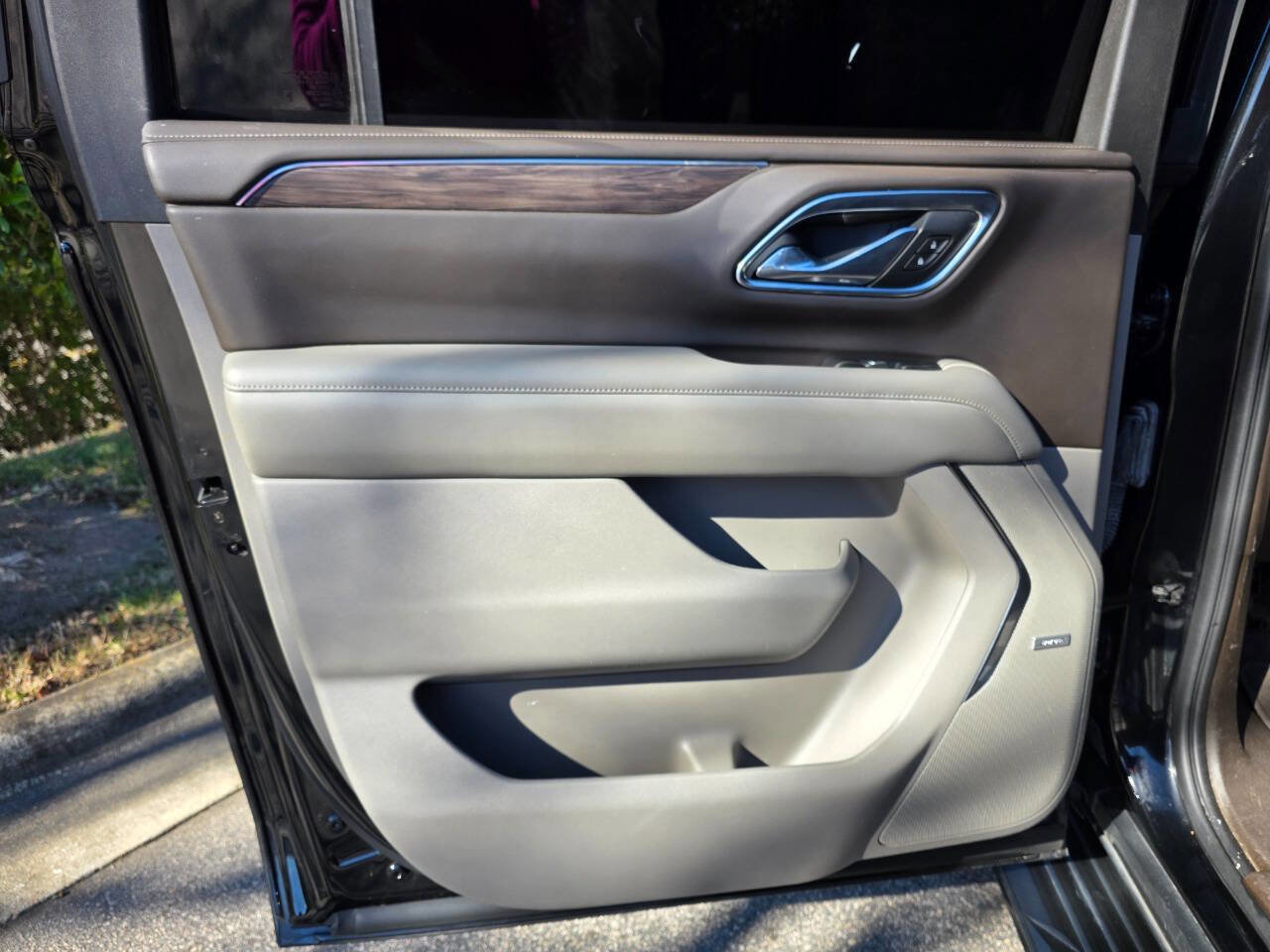 Used 2021 Chevrolet Suburban LT RWD image 27
