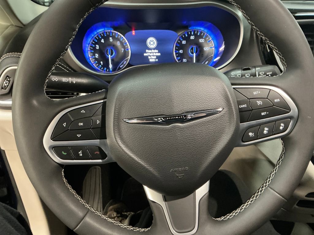 Used 2023 Chrysler Pacifica Touring-L AWD/4WD image 20
