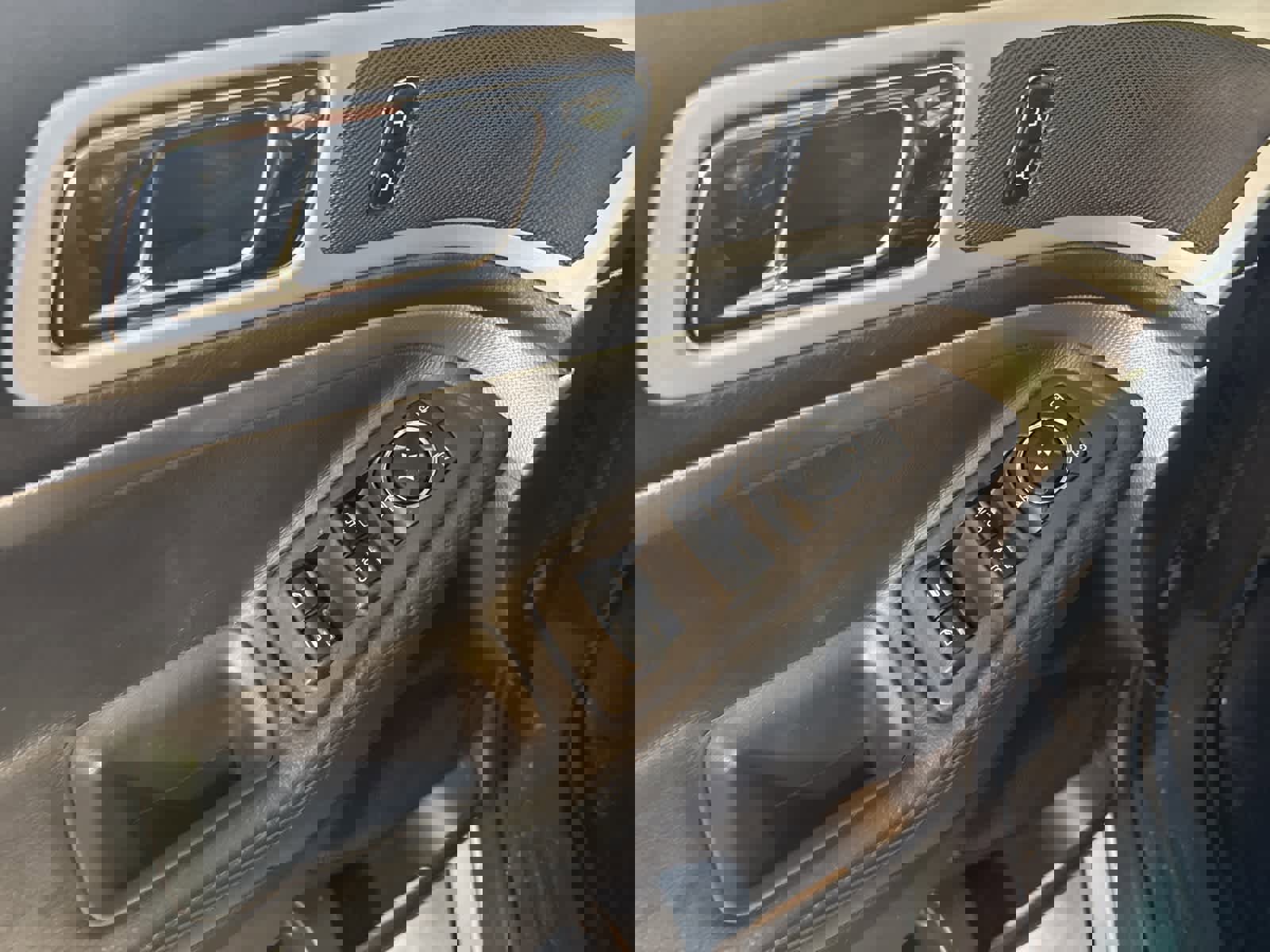 Used 2013 Ford Explorer XLT image 19