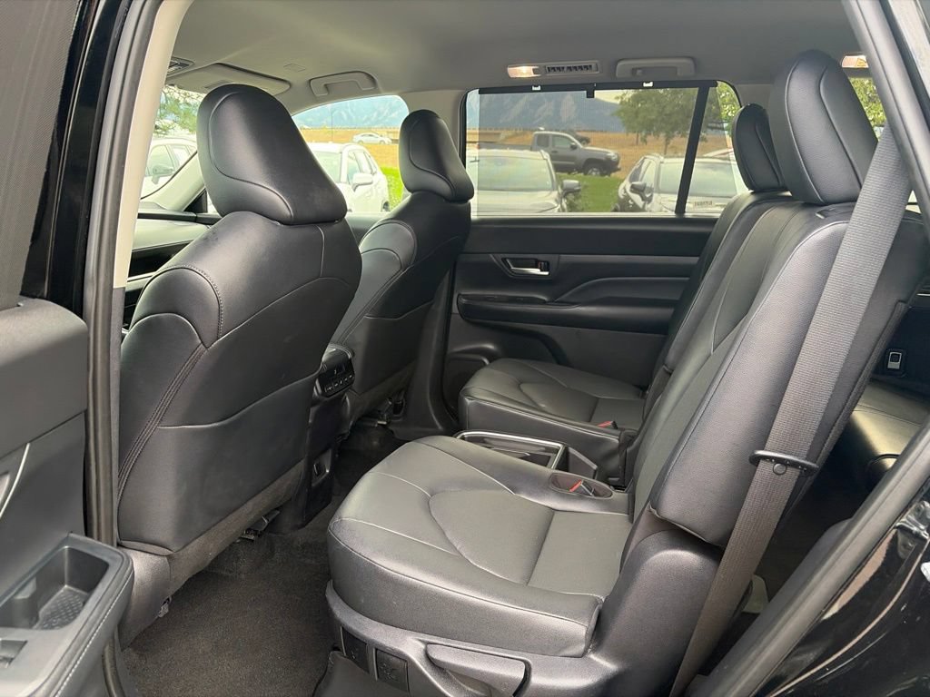 Used 2025 Toyota Grand Highlander AWD image 19