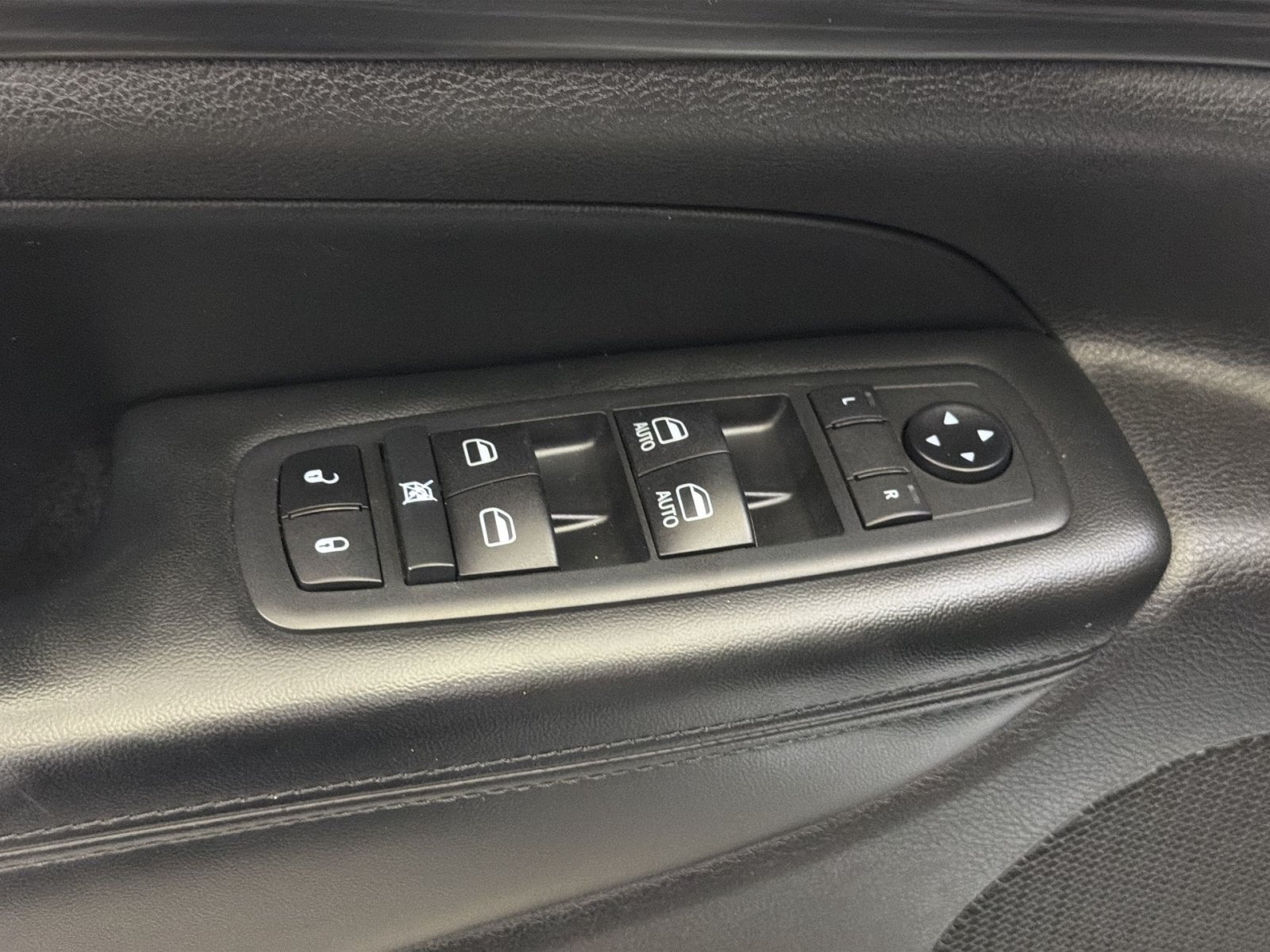 Used 2020 Jeep Grand Cherokee Altitude RWD image 16