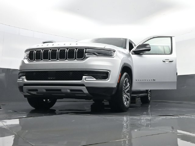 Used 2025 Jeep Wagoneer Series II AWD/4WD image 37