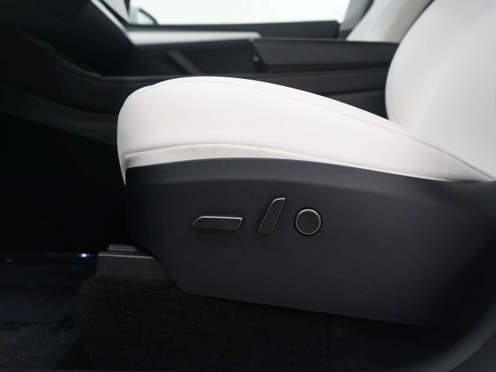 Used 2024 Tesla Model Y Long Range image 21