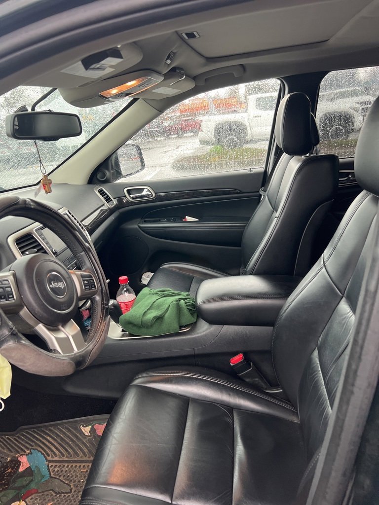 Used 2011 Jeep Grand Cherokee Laredo image 3