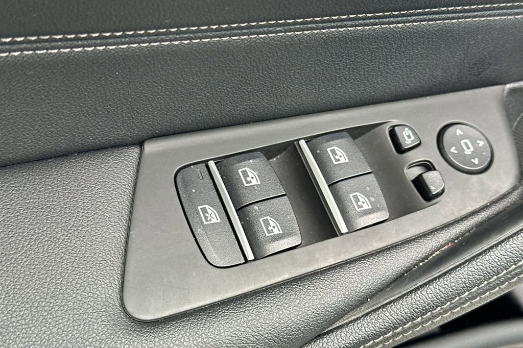 Used 2023 BMW 530e 530e iPerformance w/ M Sport Package image 11