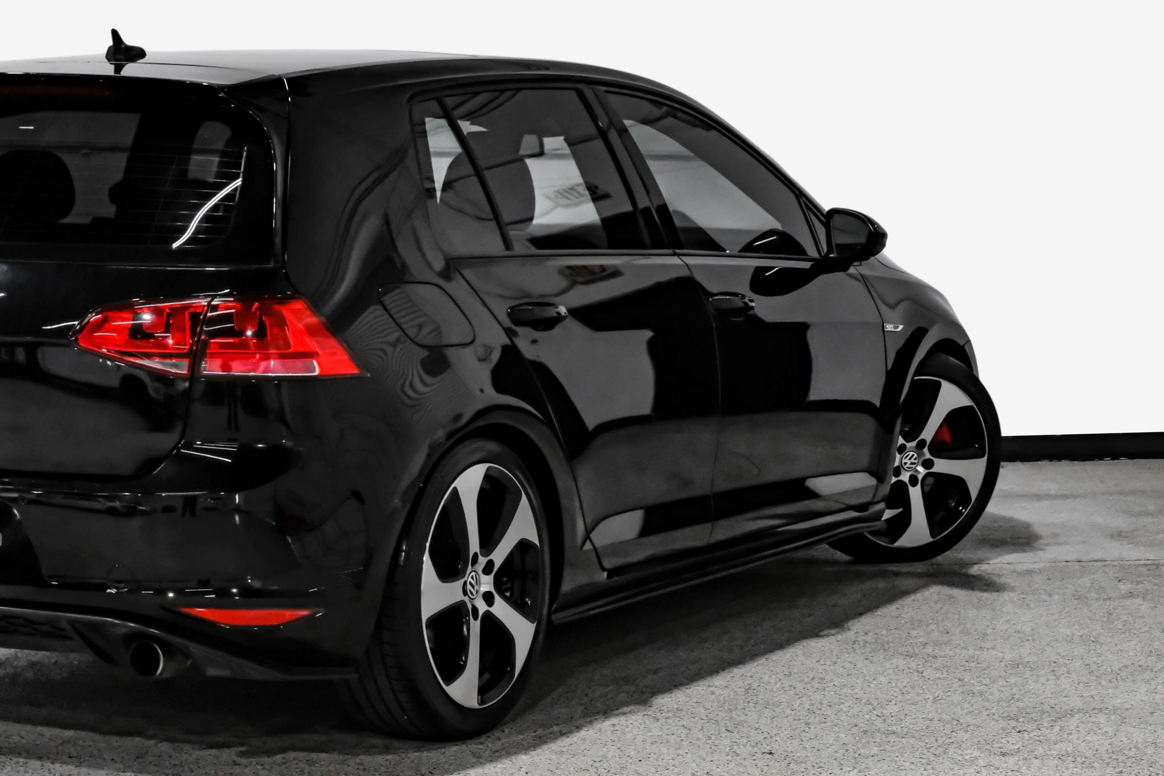 Used 2016 Volkswagen GTI SE FWD image 15